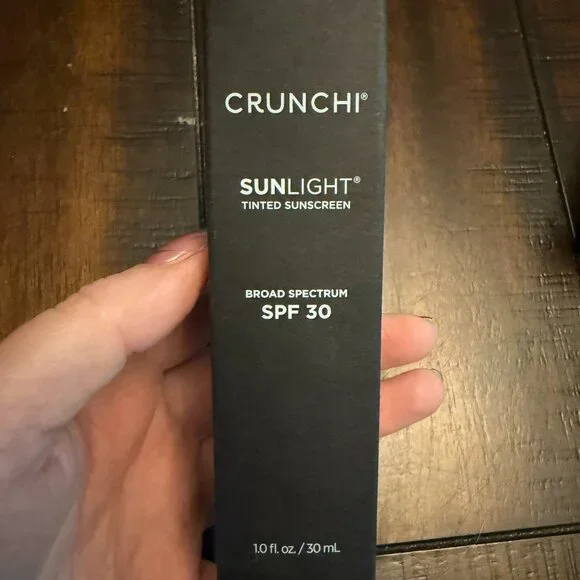 CRUNCHI Sunlight Tinted Sunscreen, SPF 30, Deep - Picture 2 of 3